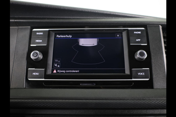 Volkswagen Transporter 2.0 TDI L2H3 28 110 pk | Verlengde garantie | Navigatie via App | Trekhaak | Parkeersensoren achter | Cruise control |