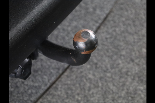 Volkswagen Transporter 2.0 TDI L2H3 28 110 pk | Verlengde garantie | Navigatie via App | Trekhaak | Parkeersensoren achter | Cruise control |