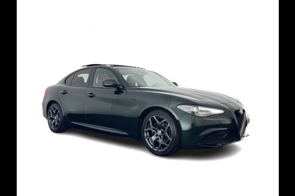 Alfa Romeo Giulia 2.0T Sprint (INCL-BTW) Aut. *PANO | LEATHER-FABRIC | XENON | ADAPTIVE-CRUISE | BLIND-SPOT | SPORTSEATS | CAMERA | NAVI-FULLMAP | DAB+ | SHIFT-PADDLES | PRIVACY-GLASS | LANE-ASSIST | BLINDSPOT | KEYLESS |