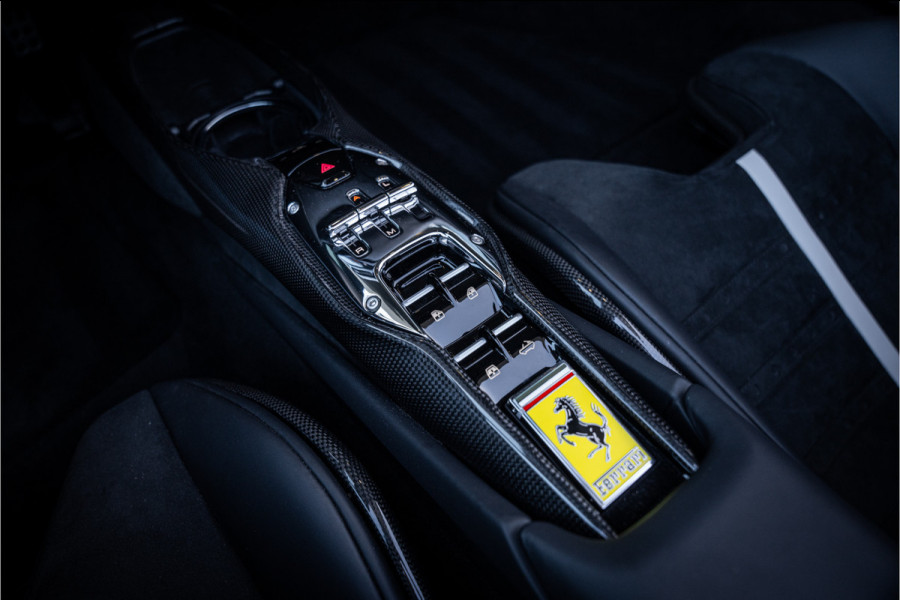 Ferrari 296 GTS 3.0 V6 - Verde Francesca | Spyder l 830PK! l Race Display l Racing Seats | Carbon