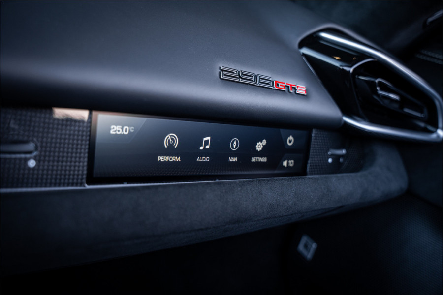 Ferrari 296 GTS 3.0 V6 - Verde Francesca | Spyder l 830PK! l Race Display l Racing Seats | Carbon