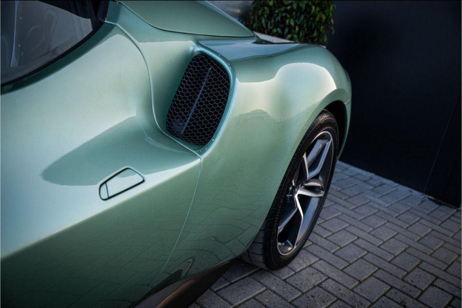 Ferrari 296 GTS 3.0 V6 - Verde Francesca | Spyder l 830PK! l Race Display l Racing Seats | Carbon