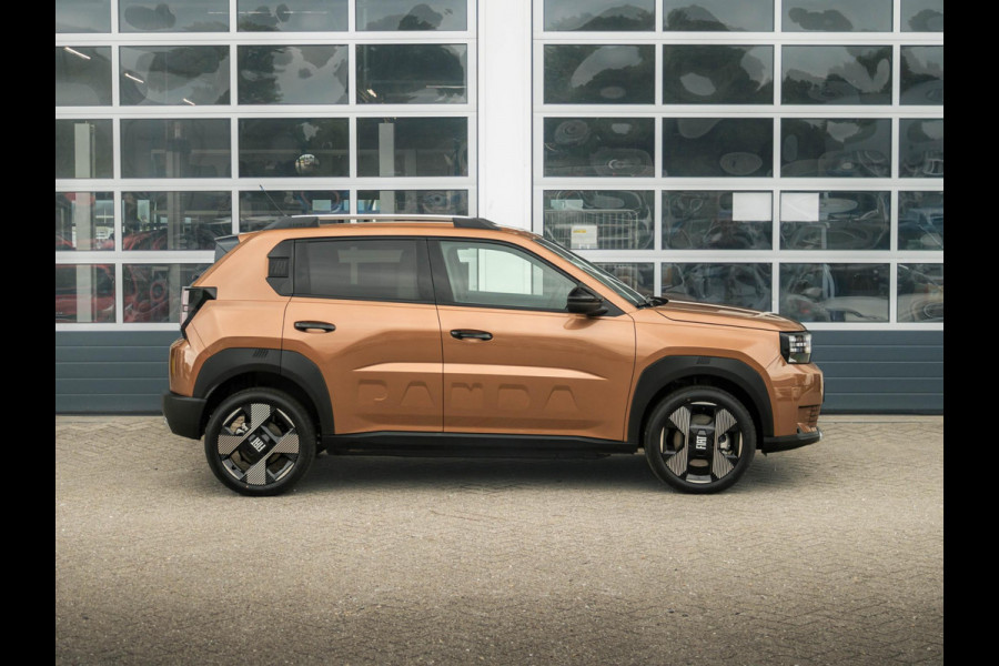 Fiat Grande Panda La Prima 44 kWh | Uit voorraad leverbaar | Clima | Cruise | Camera | Apple Carplay | 17" | Navi | Winter Pack