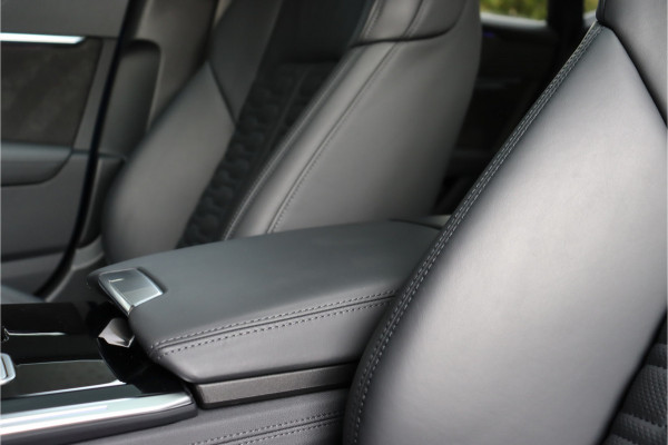 Audi RS7 4.0 V8 TFSI quattro **Dynamic Plus/4ws/Ceramic/Carbon/HUD/Pano/Matrix/360**