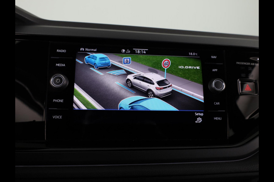 Volkswagen Taigo 1.5 TSI R-Line Business 150PK | Automaat (DSG) | Navigatie | Camera | Stoelverwarming | 18 Inch | Keyless entry