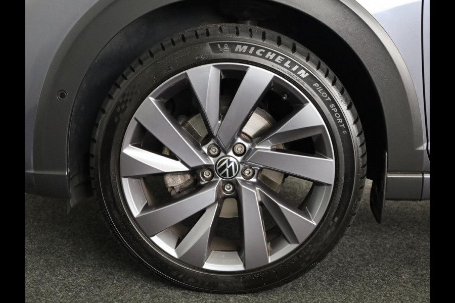 Volkswagen Taigo 1.5 TSI R-Line Business 150PK | Automaat (DSG) | Navigatie | Camera | Stoelverwarming | 18 Inch | Keyless entry