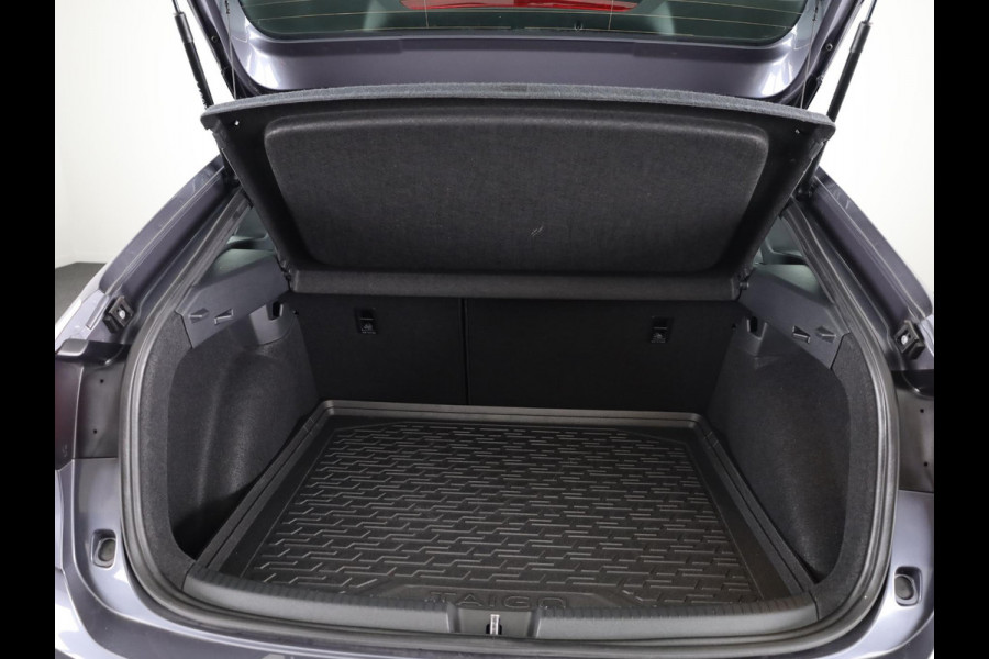 Volkswagen Taigo 1.5 TSI R-Line Business 150PK | Automaat (DSG) | Navigatie | Camera | Stoelverwarming | 18 Inch | Keyless entry
