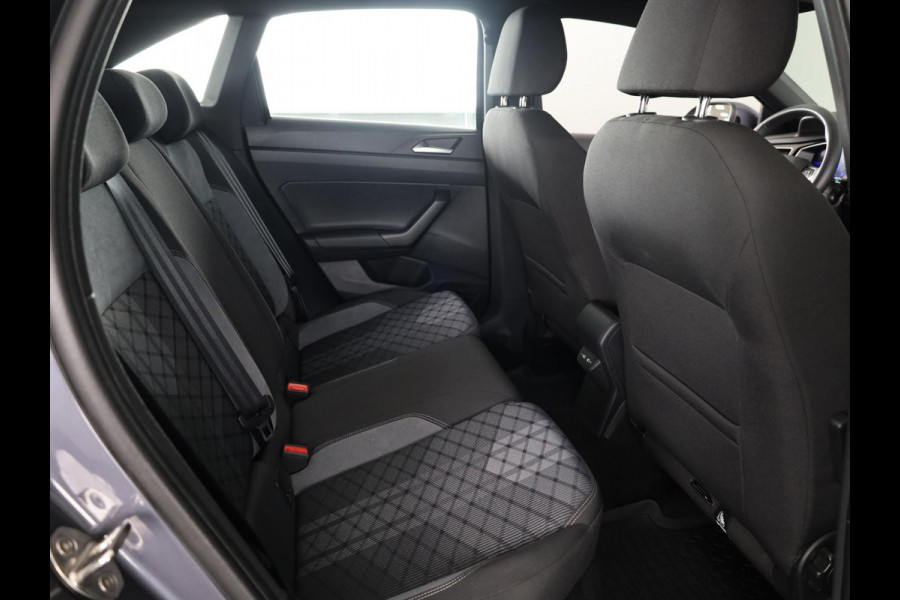 Volkswagen Taigo 1.5 TSI R-Line Business 150PK | Automaat (DSG) | Navigatie | Camera | Stoelverwarming | 18 Inch | Keyless entry