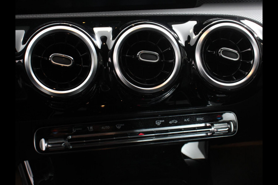 Mercedes-Benz CLA-Klasse Shooting Brake 200 163pk DCT Progressive | Navigatie | Camera | Parkeersensoren | Elektrische achterklep | Stoelverwarming | Cruise Control | Ledverlichting | Climate Control