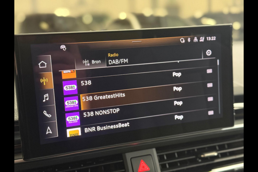 Audi A4 Limousine 35 TFSI S edition Competition 3 x S-line | NAP | Pano | Stoelverwarming | Sfeerverlichting | DAB | CarPlay