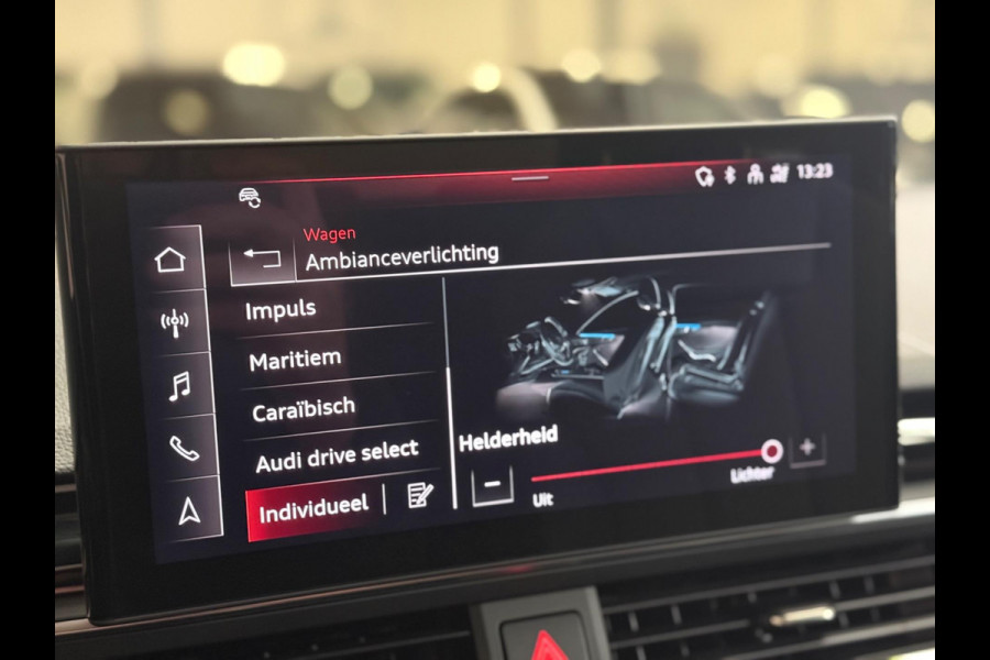 Audi A4 Limousine 35 TFSI S edition Competition 3 x S-line | NAP | Pano | Stoelverwarming | Sfeerverlichting | DAB | CarPlay
