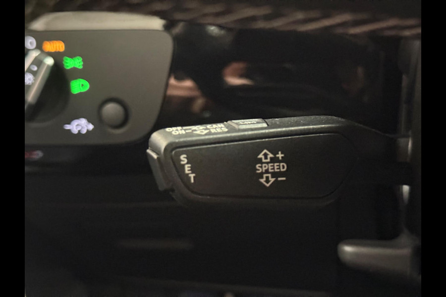 Audi A4 Limousine 35 TFSI S edition Competition 3 x S-line | NAP | Pano | Stoelverwarming | Sfeerverlichting | DAB | CarPlay