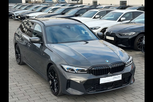 BMW 3 Serie Touring 320d xDrive M-SPORT ** LED, NAVI+, PANORAMA, HuD, TREKH, 19-inch LMV, DRAVIT GRAU ** 1e EIG - UNFALLFREI ** ** INFORMEER OOK NAAR ONZE AANTREKKELIJKE FINANCIAL-LEASE TARIEVEN **