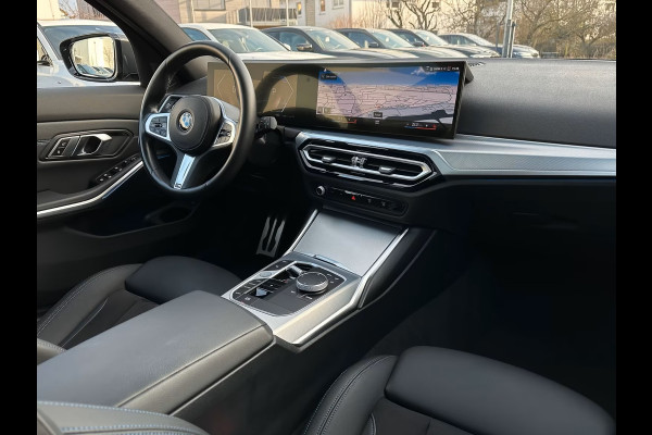 BMW 3 Serie Touring 320d xDrive M-SPORT ** LED, NAVI+, PANORAMA, HuD, TREKH, 19-inch LMV, DRAVIT GRAU ** 1e EIG - UNFALLFREI ** ** INFORMEER OOK NAAR ONZE AANTREKKELIJKE FINANCIAL-LEASE TARIEVEN **
