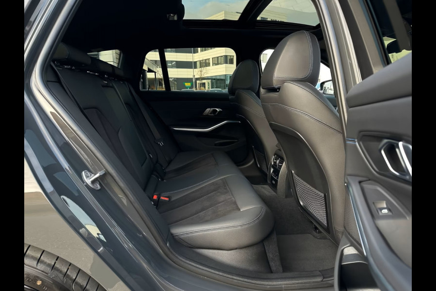 BMW 3 Serie Touring 320d xDrive M-SPORT ** LED, NAVI+, PANORAMA, HuD, TREKH, 19-inch LMV, DRAVIT GRAU ** 1e EIG - UNFALLFREI ** ** INFORMEER OOK NAAR ONZE AANTREKKELIJKE FINANCIAL-LEASE TARIEVEN **