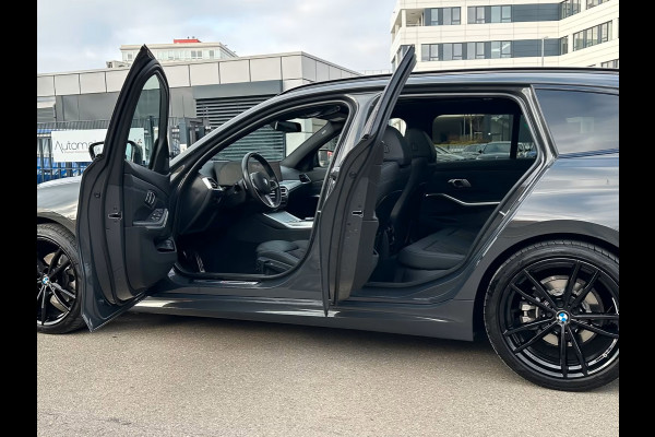 BMW 3 Serie Touring 320d xDrive M-SPORT ** LED, NAVI+, PANORAMA, HuD, TREKH, 19-inch LMV, DRAVIT GRAU ** 1e EIG - UNFALLFREI ** ** INFORMEER OOK NAAR ONZE AANTREKKELIJKE FINANCIAL-LEASE TARIEVEN **