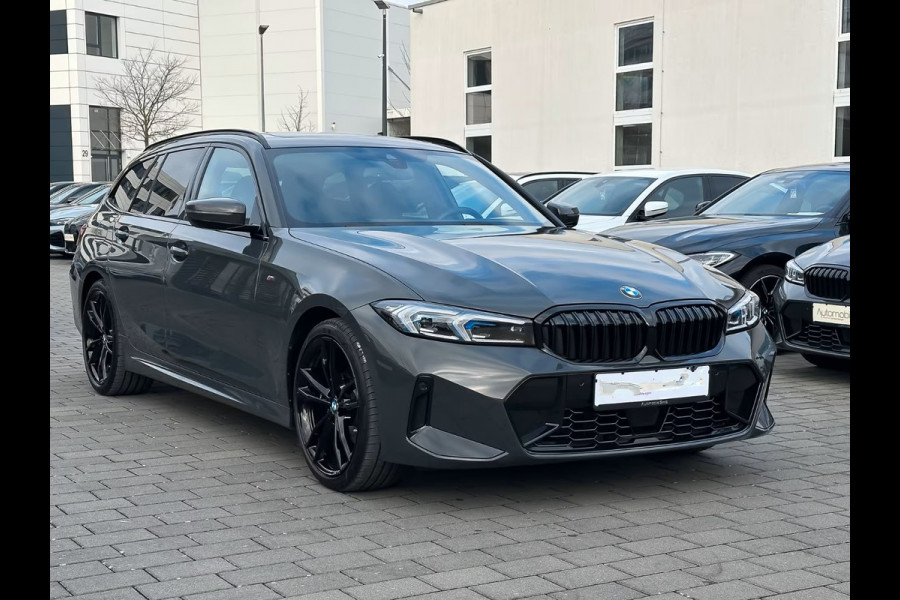 BMW 3 Serie Touring 320d xDrive M-SPORT ** LED, NAVI+, PANORAMA, HuD, TREKH, 19-inch LMV, DRAVIT GRAU ** 1e EIG - UNFALLFREI ** ** INFORMEER OOK NAAR ONZE AANTREKKELIJKE FINANCIAL-LEASE TARIEVEN **