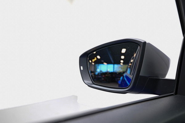 Volkswagen T-Roc 2.0 TSI 4Motion R |Pano|Akra|Dodehoek|Beats|Leder|