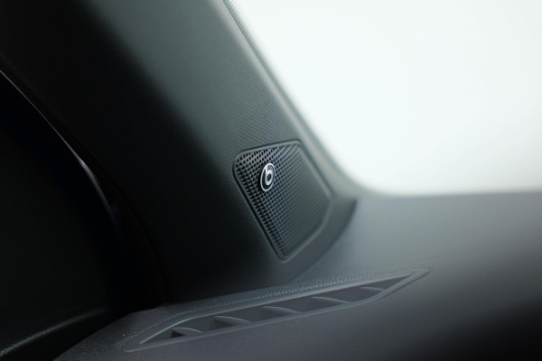 Volkswagen T-Roc 2.0 TSI 4Motion R |Pano|Akra|Dodehoek|Beats|Leder|