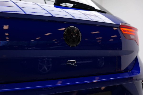Volkswagen T-Roc 2.0 TSI 4Motion R |Pano|Akra|Dodehoek|Beats|Leder|