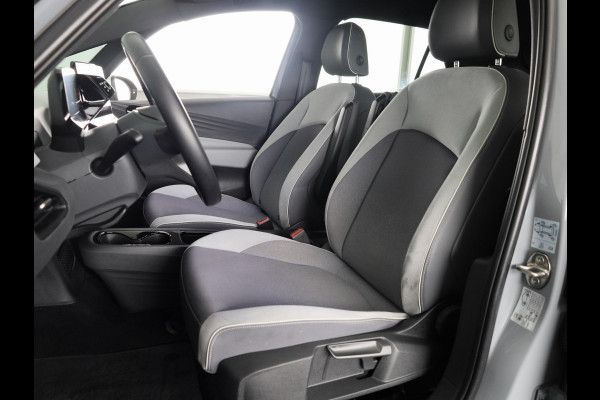 Volkswagen ID.3 First Plus 58 kWh 204 pk | Navigatie | Parkeersensoren | Achteruitrijcamera | Adaptieve cruise control | Matrix LED koplampen | Stoelverwarming |