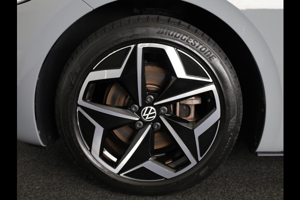 Volkswagen ID.3 First Plus 58 kWh 204 pk | Navigatie | Parkeersensoren | Achteruitrijcamera | Adaptieve cruise control | Matrix LED koplampen | Stoelverwarming |