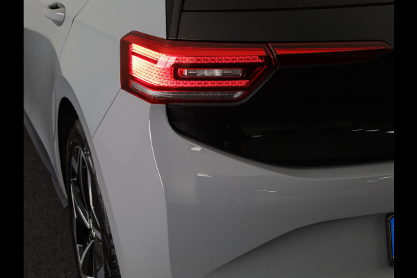 Volkswagen ID.3 First Plus 58 kWh 204 pk | Navigatie | Parkeersensoren | Achteruitrijcamera | Adaptieve cruise control | Matrix LED koplampen | Stoelverwarming |