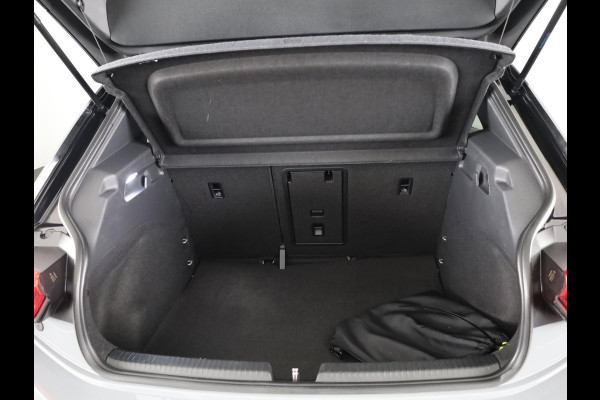 Volkswagen ID.3 First Plus 58 kWh 204 pk | Navigatie | Parkeersensoren | Achteruitrijcamera | Adaptieve cruise control | Matrix LED koplampen | Stoelverwarming |