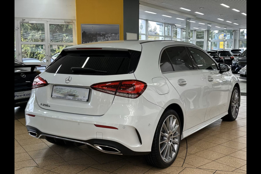 Mercedes-Benz A-Klasse 250e AMG ** LED, MBUX+, DISTR, PANORAMA, HuD, 2-Zone CLIMA, 19-inch LMV,  ** 1e EIG - UNFALLFREI ** ** INFORMEER OOK NAAR ONZE AANTREKKELIJKE FINANCIAL-LEASE TARIEVEN **
