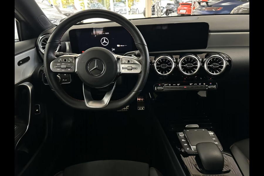 Mercedes-Benz A-Klasse 250e AMG ** LED, MBUX+, DISTR, PANORAMA, HuD, 2-Zone CLIMA, 19-inch LMV,  ** 1e EIG - UNFALLFREI ** ** INFORMEER OOK NAAR ONZE AANTREKKELIJKE FINANCIAL-LEASE TARIEVEN **