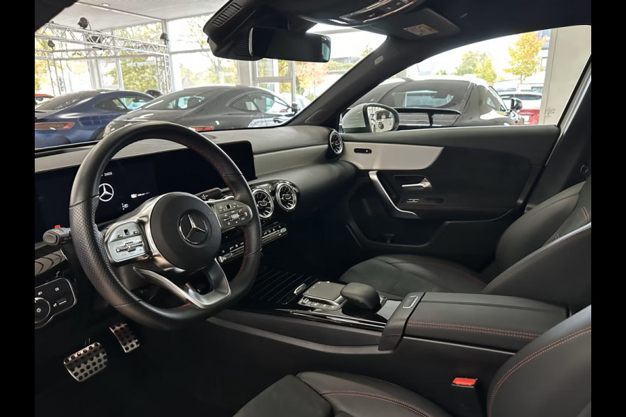 Mercedes-Benz A-Klasse 250e AMG ** LED, MBUX+, DISTR, PANORAMA, HuD, 2-Zone CLIMA, 19-inch LMV,  ** 1e EIG - UNFALLFREI ** ** INFORMEER OOK NAAR ONZE AANTREKKELIJKE FINANCIAL-LEASE TARIEVEN **