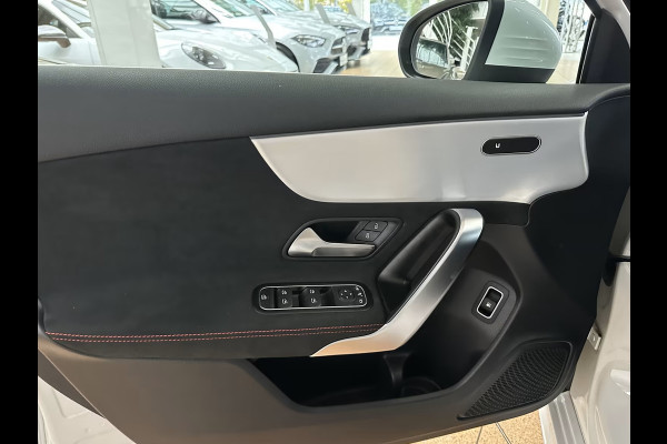 Mercedes-Benz A-Klasse 250e AMG ** LED, MBUX+, DISTR, PANORAMA, HuD, 2-Zone CLIMA, 19-inch LMV,  ** 1e EIG - UNFALLFREI ** ** INFORMEER OOK NAAR ONZE AANTREKKELIJKE FINANCIAL-LEASE TARIEVEN **