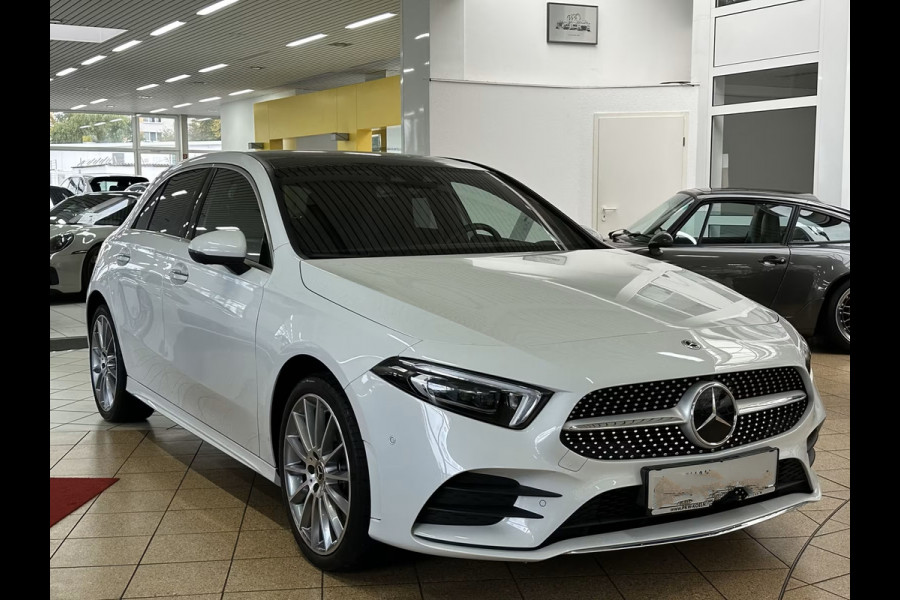 Mercedes-Benz A-Klasse 250e AMG ** LED, MBUX+, DISTR, PANORAMA, HuD, 2-Zone CLIMA, 19-inch LMV,  ** 1e EIG - UNFALLFREI ** ** INFORMEER OOK NAAR ONZE AANTREKKELIJKE FINANCIAL-LEASE TARIEVEN **