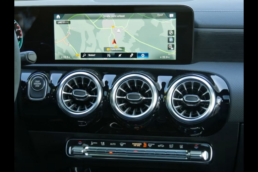 Mercedes-Benz A-Klasse 250e AMG ** LED, MBUX+, DISTR, PANORAMA, HuD, 2-Zone CLIMA, 19-inch LMV,  ** 1e EIG - UNFALLFREI ** ** INFORMEER OOK NAAR ONZE AANTREKKELIJKE FINANCIAL-LEASE TARIEVEN **