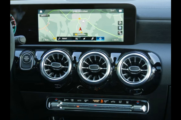 Mercedes-Benz A-Klasse 250e AMG ** LED, MBUX+, DISTR, PANORAMA, HuD, 2-Zone CLIMA, 19-inch LMV,  ** 1e EIG - UNFALLFREI ** ** INFORMEER OOK NAAR ONZE AANTREKKELIJKE FINANCIAL-LEASE TARIEVEN **