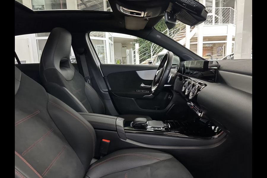 Mercedes-Benz A-Klasse 250e AMG ** LED, MBUX+, DISTR, PANORAMA, HuD, 2-Zone CLIMA, 19-inch LMV,  ** 1e EIG - UNFALLFREI ** ** INFORMEER OOK NAAR ONZE AANTREKKELIJKE FINANCIAL-LEASE TARIEVEN **