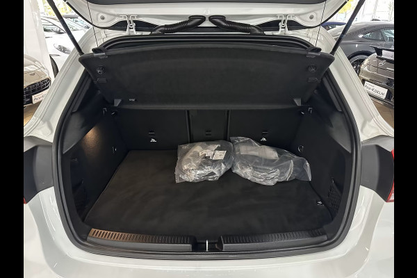 Mercedes-Benz A-Klasse 250e AMG ** LED, MBUX+, DISTR, PANORAMA, HuD, 2-Zone CLIMA, 19-inch LMV,  ** 1e EIG - UNFALLFREI ** ** INFORMEER OOK NAAR ONZE AANTREKKELIJKE FINANCIAL-LEASE TARIEVEN **