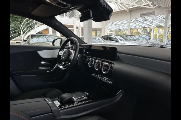 Mercedes-Benz A-Klasse 250e AMG ** LED, MBUX+, DISTR, PANORAMA, HuD, 2-Zone CLIMA, 19-inch LMV,  ** 1e EIG - UNFALLFREI ** ** INFORMEER OOK NAAR ONZE AANTREKKELIJKE FINANCIAL-LEASE TARIEVEN **