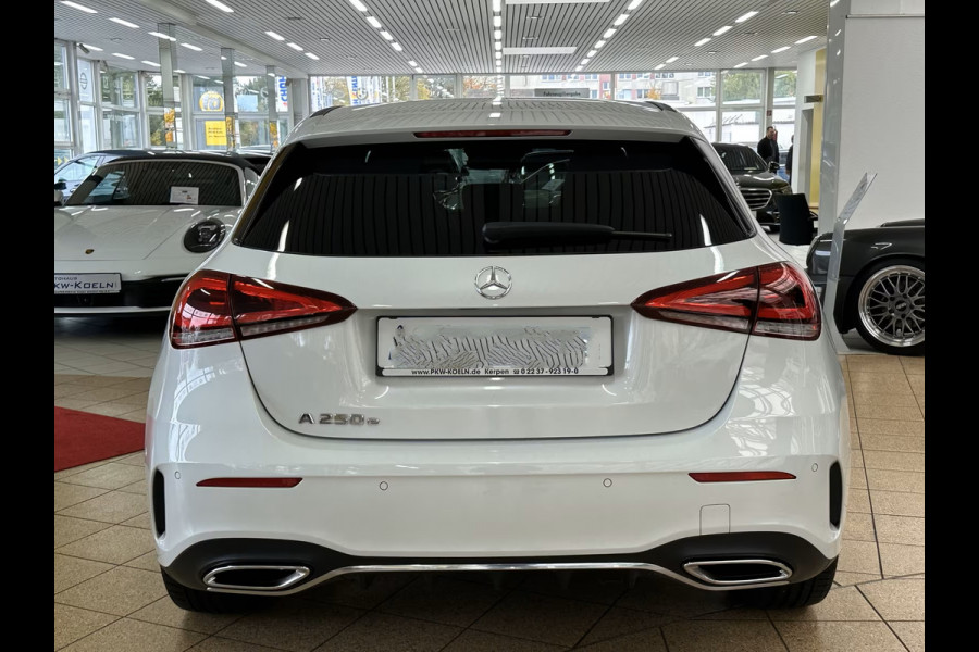 Mercedes-Benz A-Klasse 250e AMG ** LED, MBUX+, DISTR, PANORAMA, HuD, 2-Zone CLIMA, 19-inch LMV,  ** 1e EIG - UNFALLFREI ** ** INFORMEER OOK NAAR ONZE AANTREKKELIJKE FINANCIAL-LEASE TARIEVEN **