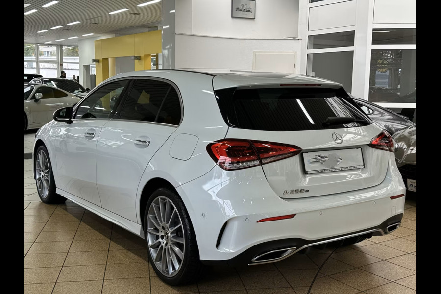 Mercedes-Benz A-Klasse 250e AMG ** LED, MBUX+, DISTR, PANORAMA, HuD, 2-Zone CLIMA, 19-inch LMV,  ** 1e EIG - UNFALLFREI ** ** INFORMEER OOK NAAR ONZE AANTREKKELIJKE FINANCIAL-LEASE TARIEVEN **
