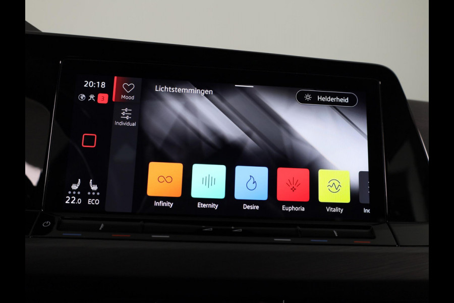 Volkswagen Golf 1.4 eHybrid Style 204 pk Automaat (DSG) | Navigatie | Parkeersensoren | Autom. airco (3 zones) | Stoelverwarming | LED koplampen |