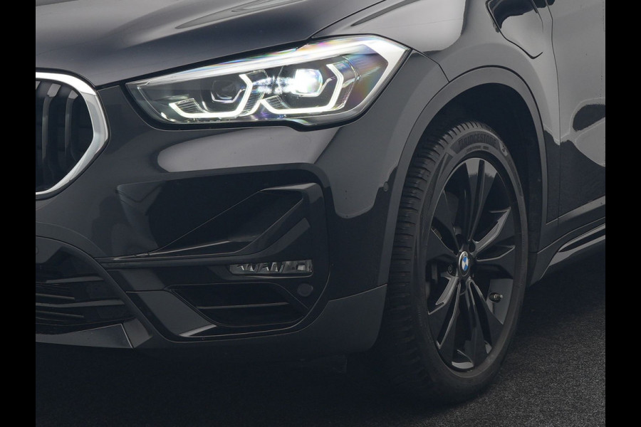 BMW X1 xDrive25e Sportline Plug In Hybrid 221pk Dealer O.H PHEV | Trekhaak Afn. | Head Up | Adaptive Cruise | Camera | Lederen Sportstoelen Verwarmd | M Sportstuur | Navigatie | DAB | 18"L.M |