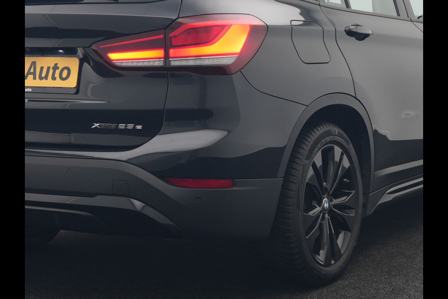BMW X1 xDrive25e Sportline Plug In Hybrid 221pk Dealer O.H PHEV | Trekhaak Afn. | Head Up | Adaptive Cruise | Camera | Lederen Sportstoelen Verwarmd | M Sportstuur | Navigatie | DAB | 18"L.M |