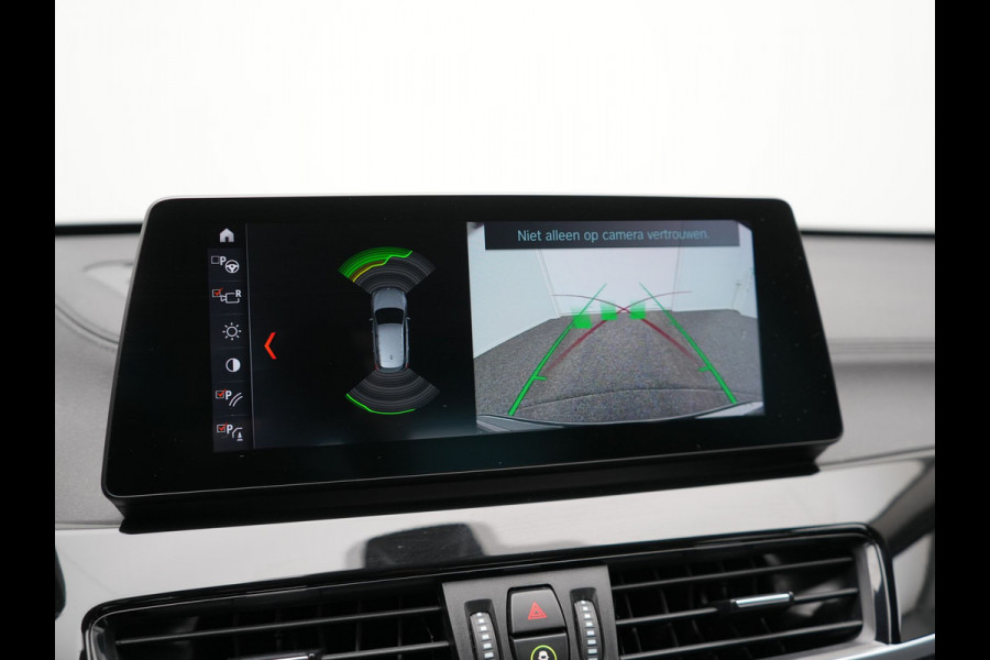 BMW X1 xDrive25e Sportline Plug In Hybrid 221pk Dealer O.H PHEV | Trekhaak Afn. | Head Up | Adaptive Cruise | Camera | Lederen Sportstoelen Verwarmd | M Sportstuur | Navigatie | DAB | 18"L.M |