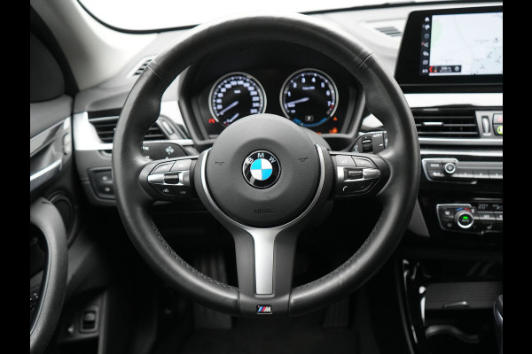 BMW X1 xDrive25e Sportline Plug In Hybrid 221pk Dealer O.H PHEV | Trekhaak Afn. | Head Up | Adaptive Cruise | Camera | Lederen Sportstoelen Verwarmd | M Sportstuur | Navigatie | DAB | 18"L.M |