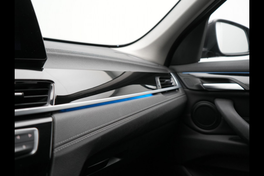 BMW X1 xDrive25e Sportline Plug In Hybrid 221pk Dealer O.H PHEV | Trekhaak Afn. | Head Up | Adaptive Cruise | Camera | Lederen Sportstoelen Verwarmd | M Sportstuur | Navigatie | DAB | 18"L.M |