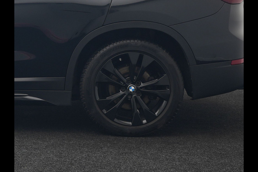 BMW X1 xDrive25e Sportline Plug In Hybrid 221pk Dealer O.H PHEV | Trekhaak Afn. | Head Up | Adaptive Cruise | Camera | Lederen Sportstoelen Verwarmd | M Sportstuur | Navigatie | DAB | 18"L.M |