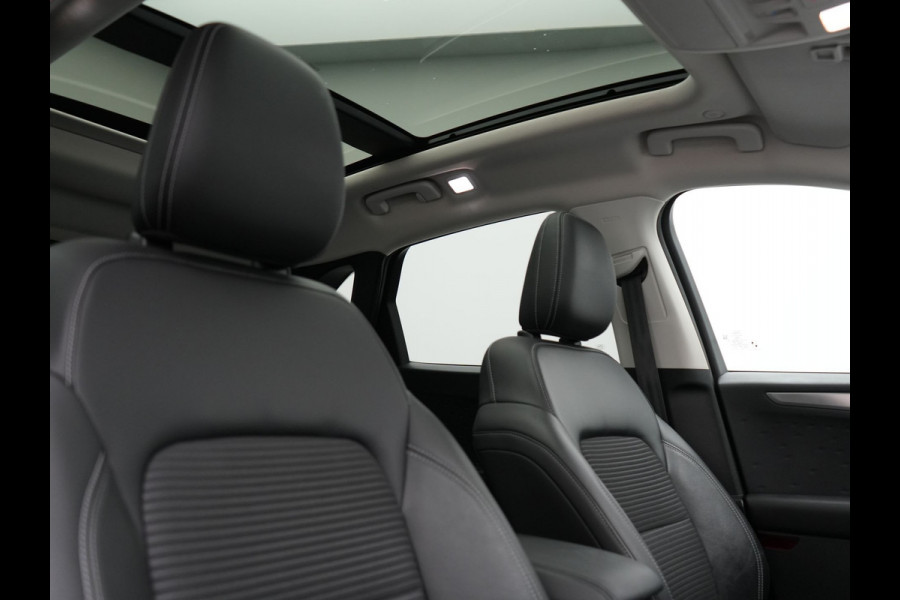 Ford Kuga 2.5 Titanium Plug In Hybrid 225pk Dealer O.H. PHEV | Panodak | Trekhaak Afneembaar | Adaptive Cruise | 360 Camera | Bang&Olufsen | Sportstoelen & Stuur Verwarmd | Keyless | Blis | Navigatie | DAB |