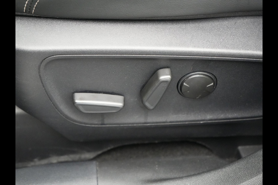 Ford Kuga 2.5 Vignale Plug In Hybrid 225pk Dealer O.H. PHEV | Trekhaak Afneembaar | Head Up | 360 Camera | Adaptive Cruise | Lederen Sportstoelen Memory & Verwarmd | Bang&Olufsen | Stuur Verwarmd | Apple Carplay | Blis | Keyless | Navigatie | DAB