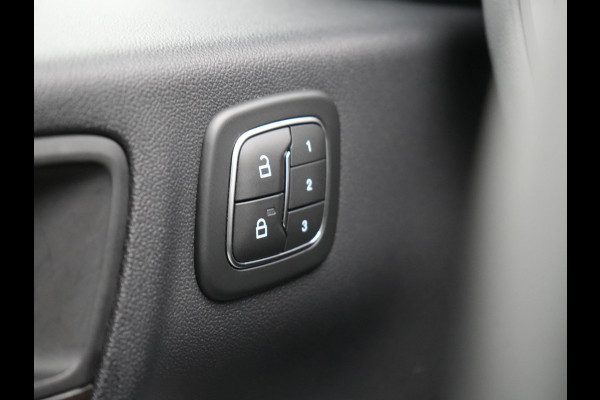 Ford Kuga 2.5 Vignale Plug In Hybrid 225pk Dealer O.H. PHEV | Trekhaak Afneembaar | Head Up | 360 Camera | Adaptive Cruise | Lederen Sportstoelen Memory & Verwarmd | Bang&Olufsen | Stuur Verwarmd | Apple Carplay | Blis | Keyless | Navigatie | DAB